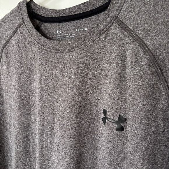 🎉4/30$🎉 Under Armour Grey Performance Shirt - Size L - Picture 2 of 4